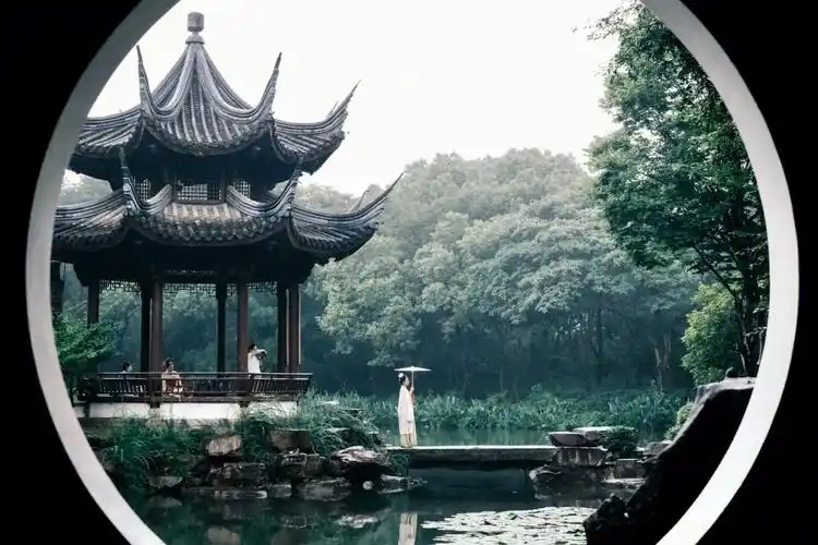 杭州遇见六月烟雨江南