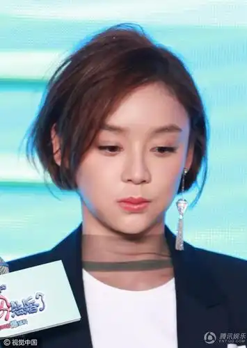 组图:袁姗姗大走中性帅气风 这次祭出了美腿|朴灿烈|袁姗姗-大陆_华商