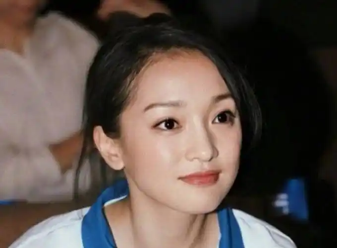 周迅年轻时有多美?早期素颜照被扒,不愧是一代人的"灵气女神"