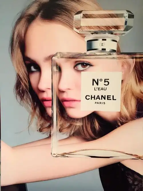 香奈儿 五号之水 16岁的年轻代言人 lily·ro… - 堆糖,美图壁纸兴趣
