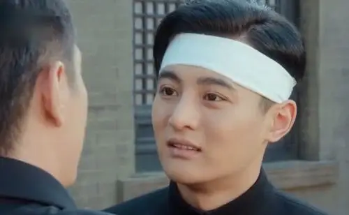 娘道:时少卿临终还是对瑛娘狠不下心,故意把唯一的一发子弹打偏