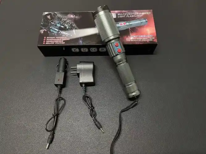 防身用品强光手电筒