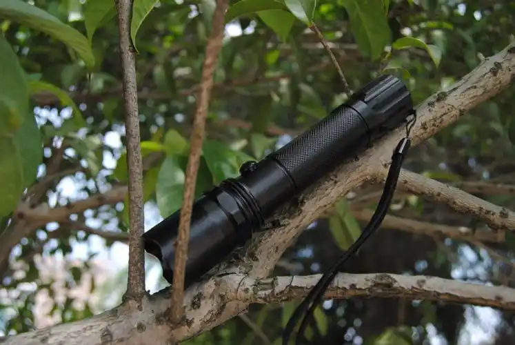 led强光手电筒18650锂电三档铝合金户外家用充电防身迷你防水手电