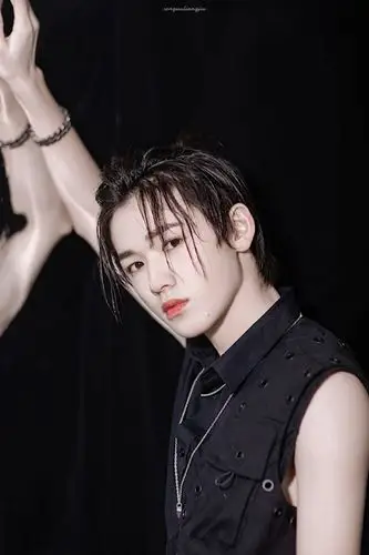 宋亚轩下颚角真的就绝了啊