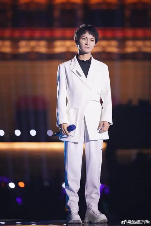 有一己所长的周深,就像《小王子》里的小王子,仿佛在其他星际旅行