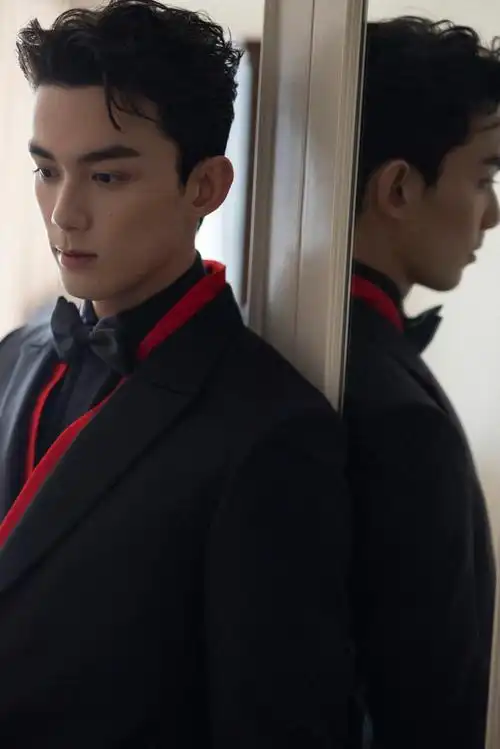 出席东京国际电影节红毯的@吴磊leo选择了一套zegna的定制西装,all