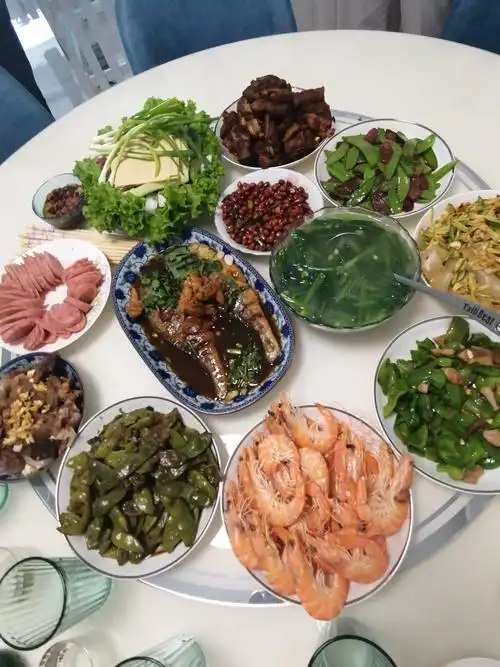 丰盛的晚餐…饭后打个小麻将