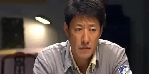 这段话换种风格可以这样表达:然而,对于像于震这样的年轻小伙子来说