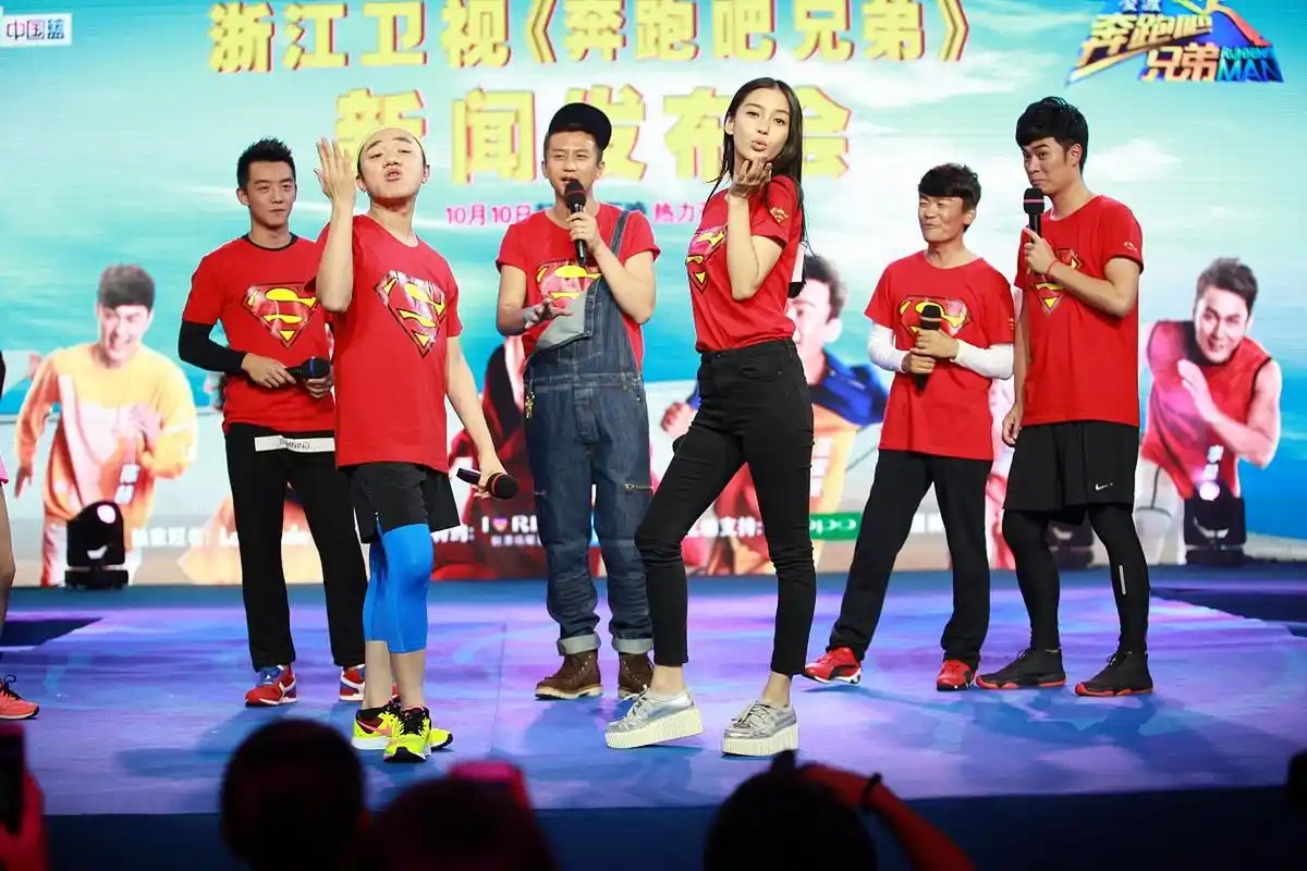 奔跑吧第九季第十二期节目的播出引起了广泛关注,然而,一条关于蔡徐坤