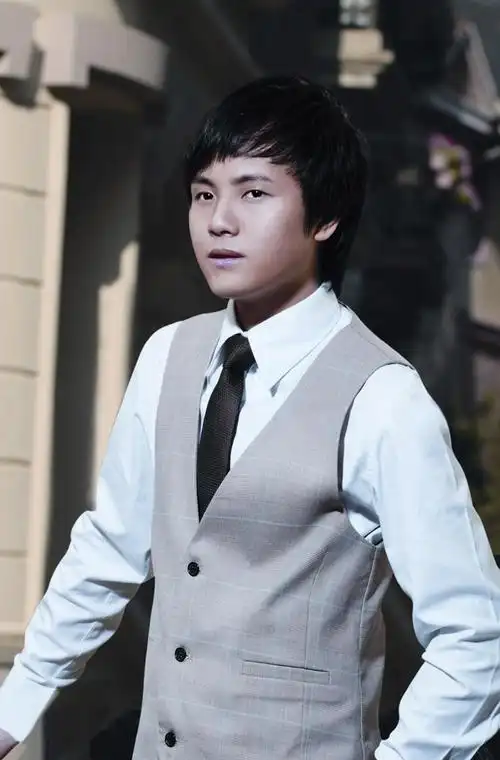 p>《新滚滚红尘》是 a target="_blank" href="/item/郑源/286814"