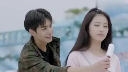 我与你的光年距离:宋威龙周雨彤厨房甜蜜小乐趣,网友直呼:在一起吧