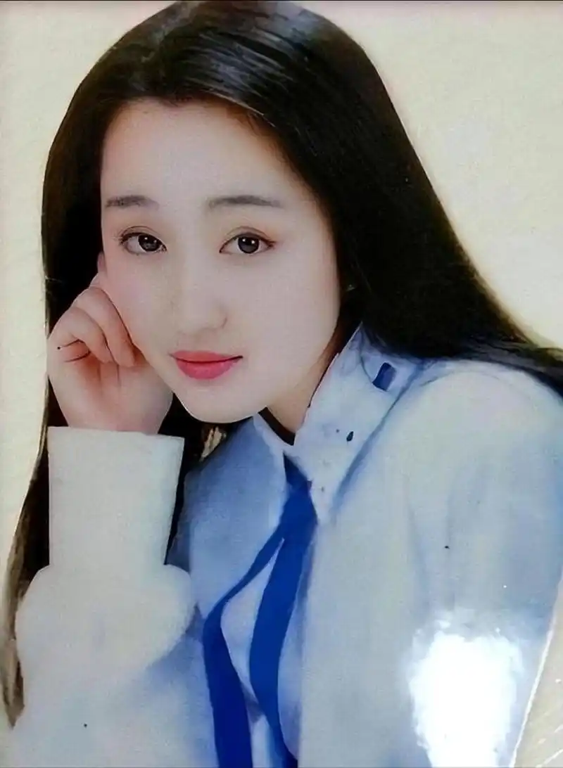 甜歌天后,玉女掌门——杨钰莹 杨钰莹,1971年5月11日出生于中国江西省