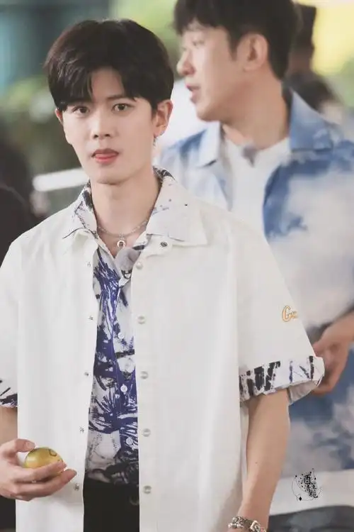 任嘉伦超话#任嘉伦嗨放派#2021.08.11综艺录制好久不见.@任嘉伦allen