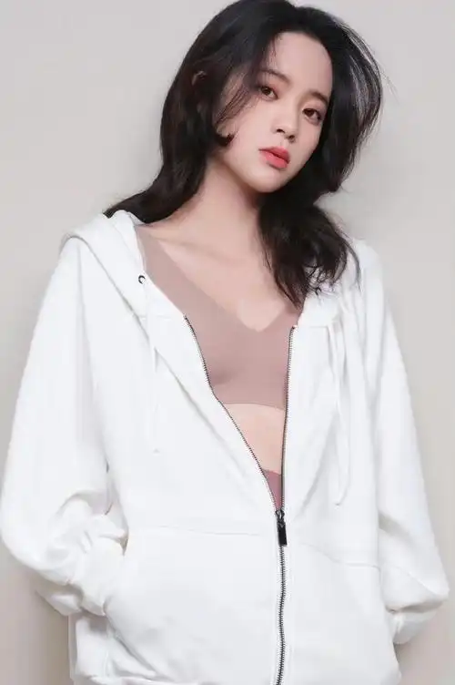 欧阳娜娜内衣代言