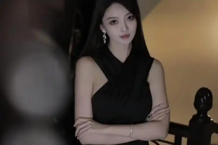 黄晓明和叶柯复合一同出国杨颖海外拍片内娱事业受挫折