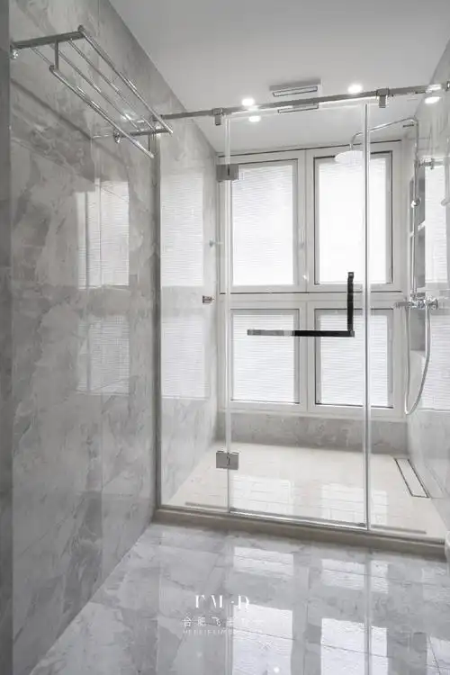 卫生间钢化玻璃适用范围广这3点事项不注意照样会自爆