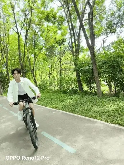 米卡上演无眉吸血鬼,张新成自带战损妆,gq盛典男明星鲨疯了!