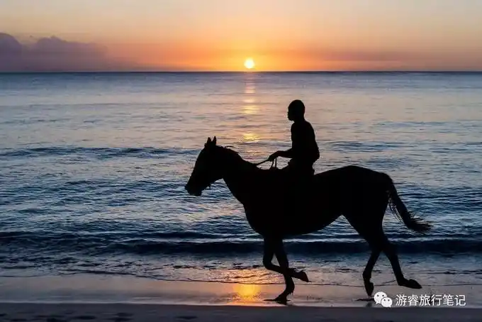 夕阳下在兰达岛私密海滩骑个马,这才是精致小众的玩法