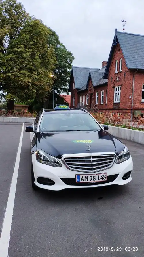 酒店门前的出租车霸气