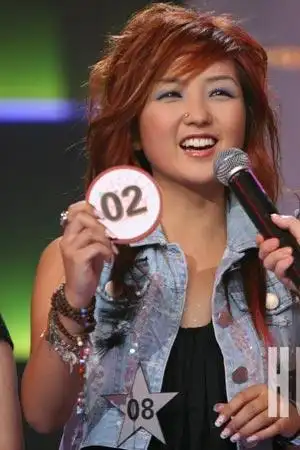 组图:超级女声总决选10强选手何洁