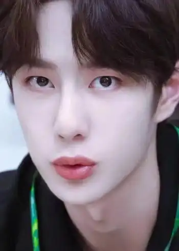 王一博精灵王造型被人戳脸?这个邪魅一笑我爱了