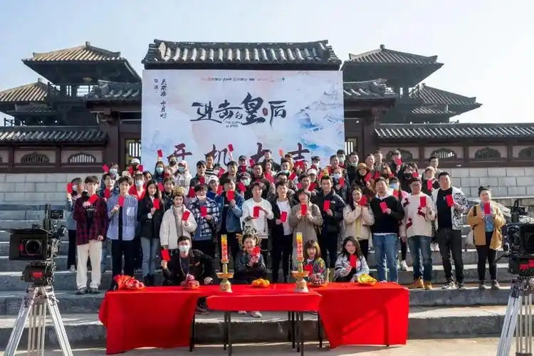 回眸一笑百媚生的古装美人,杨幂,热巴,刘亦菲,谁最让你一眼万年?