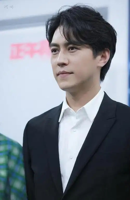 美男子产地还得看山东!这8位男明星个个浓眉大眼,气宇不凡