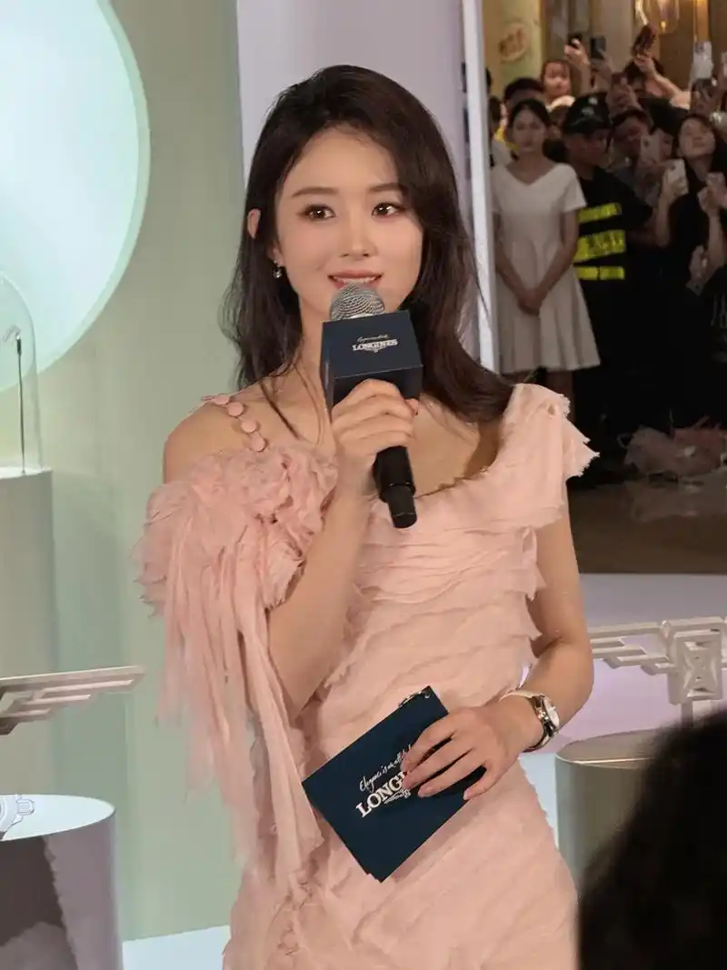 优雅形象大使赵丽颖 亮相广州太古汇活动 诠释悦动优雅不设限 轻启