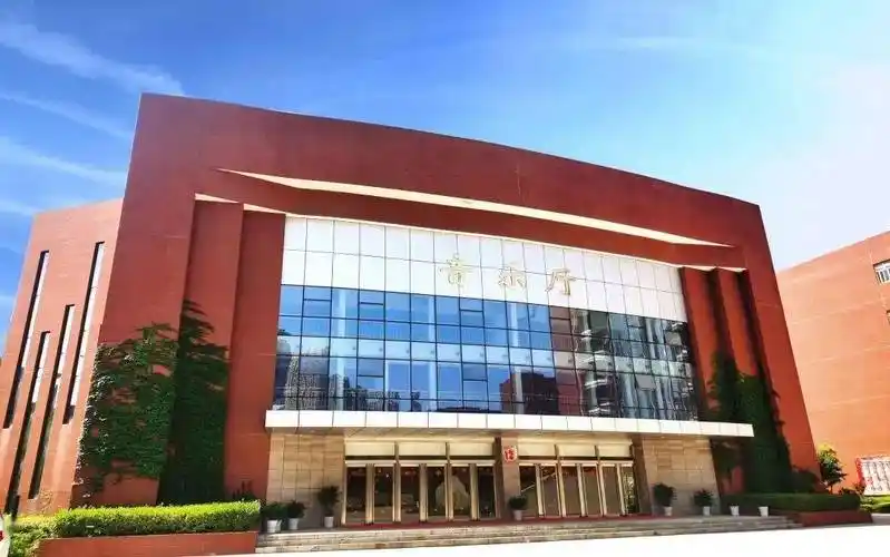 西安铁一中滨河学校文化育人润物无声