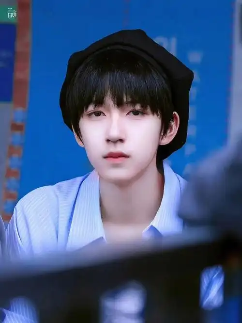 贺峻霖还有点青涩的15岁