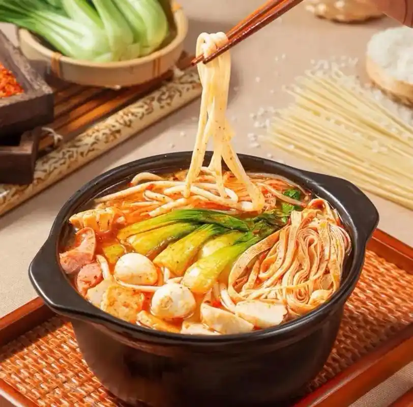 砂锅土豆粉.#嗦粉 #速食美食 #吃粉 #图文掘金计划 #砂 - 抖音