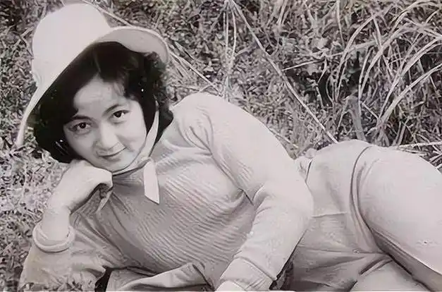 1983年,"女流氓"翟曼霞被带到刑场冲天大喊,"我真该死吗?