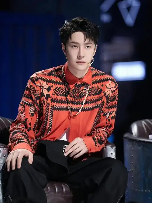 etro星选街舞必备花衬衫王一博