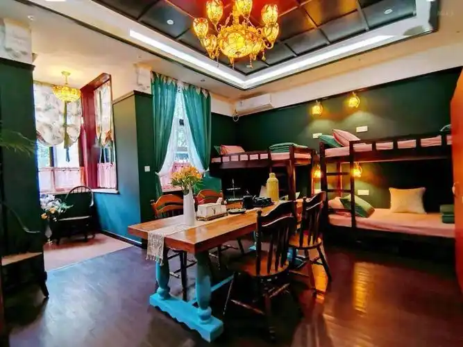 90后女生的浪漫:租下民国富商别墅,改造成最优雅的「女学生宿舍」