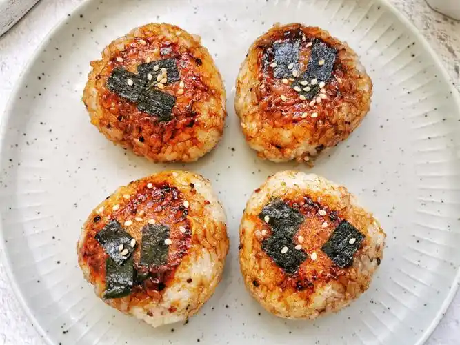 日式饭团为什么好吃关键在于灵魂酱汁外酥里糯解馋还顶饿