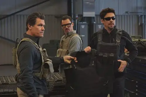 强森新片《摩天营救》定档7.20,《蚁人2》恶搞世界杯丨影八卦