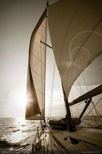 航行在大海上的帆船高清摄影图片 - 素材中国16素材网