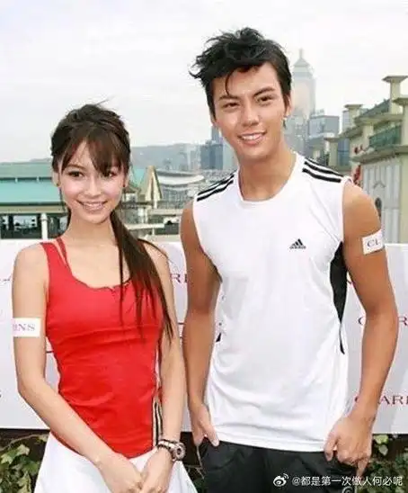 angelababy站姐发了其前男友陈伟霆的图