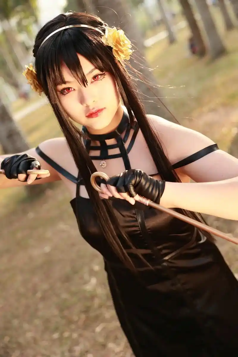 摄影师拍的太好了 直接原图直出#间谍过家家 #约尔 #cos - 抖音