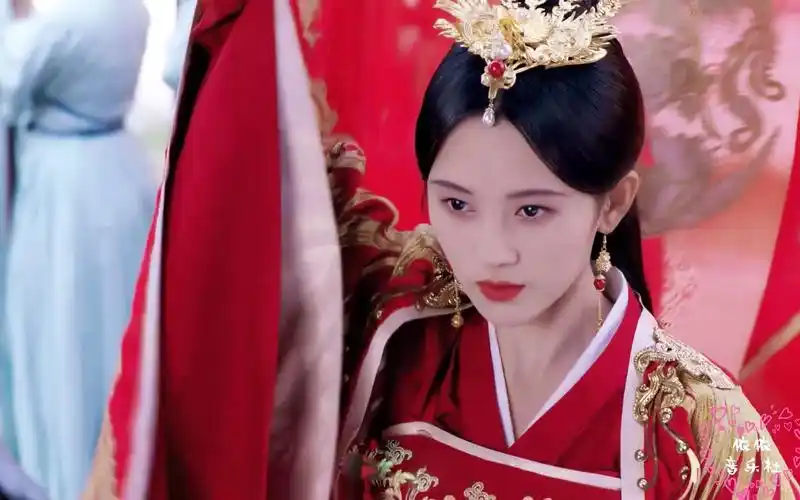 古风音乐女神银临的《锦鲤抄》,播放量上亿,是古风圈的经典歌曲_哔哩