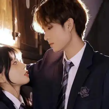 意境情侣头像一男一女,好感装深情又有什么意义呢