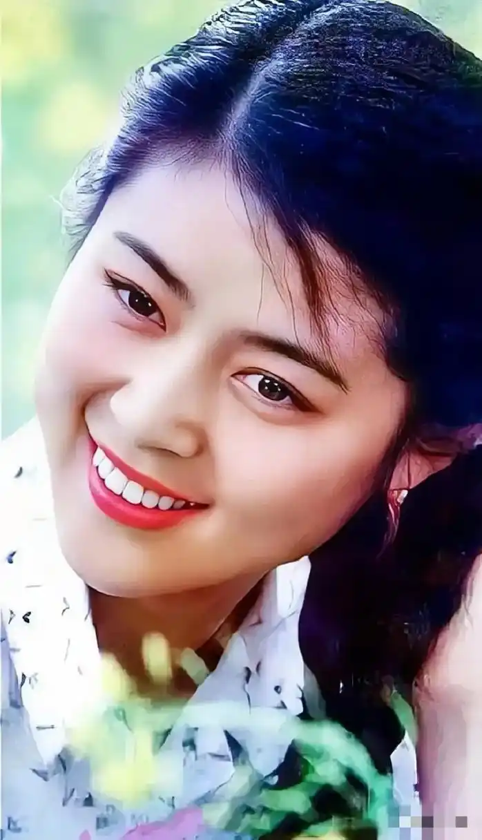 倪萍,1959年2月16日出生于中国山东省威海市荣成市,中国女演员,主持