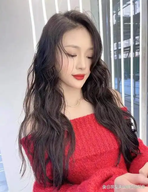 烫一烫,真的非常好看,像这样的一款复古的港风烫一定是性感小女生的最