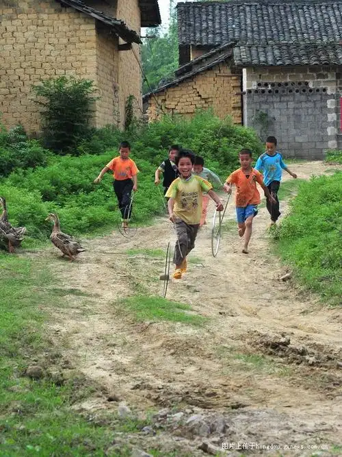 快乐的农村孩子们!