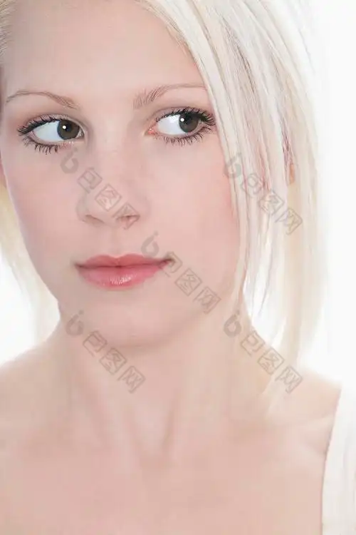 漂亮的白皮肤美女