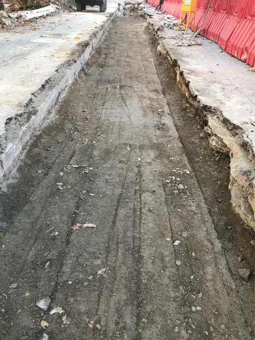 甲岸路至新安一路左侧dn600管水稳层施工