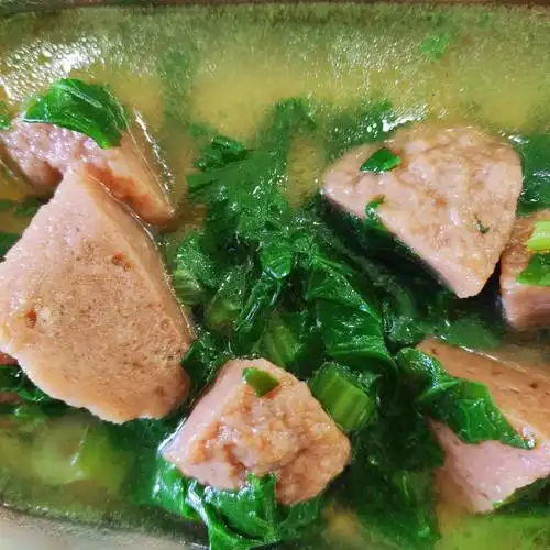 午餐青菜肉丸汤