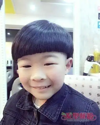 发型设计 儿童发型 >> 宝宝西瓜头怎么剃 儿童可爱发型图片2018-10-22