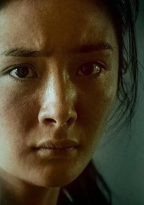 杨幂未修图近照离开滤镜满脸雀斑网友被骗20年