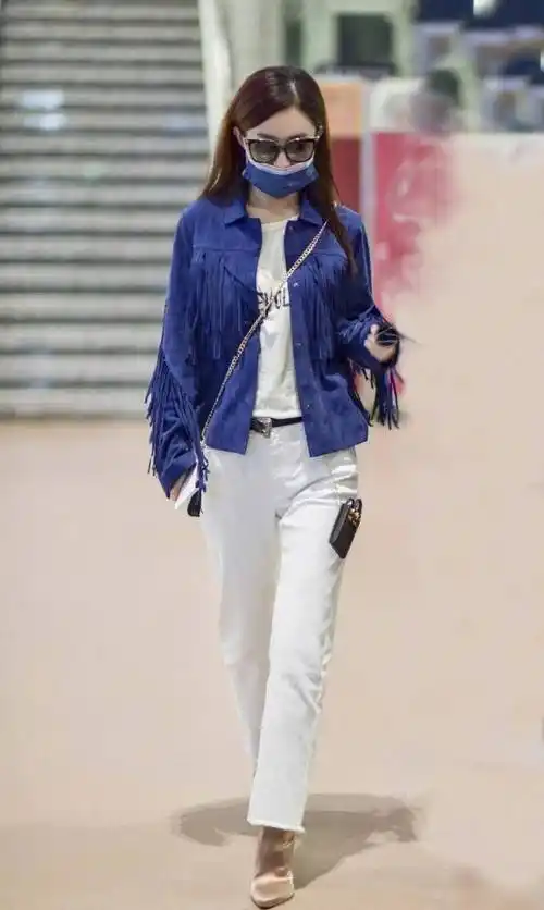 赵丽颖越来越敢穿,裤子上打了一圈洞,大秀腰臀比_白色_身材_短裤